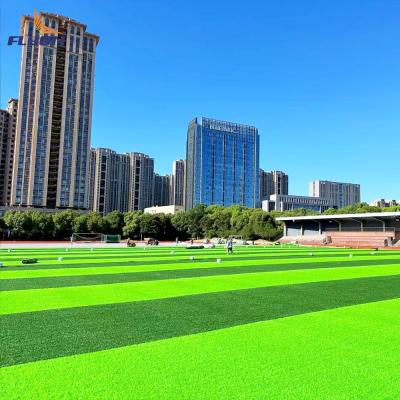 China Césped artificial de 40 a 60 mm para el campo de fútbol en venta