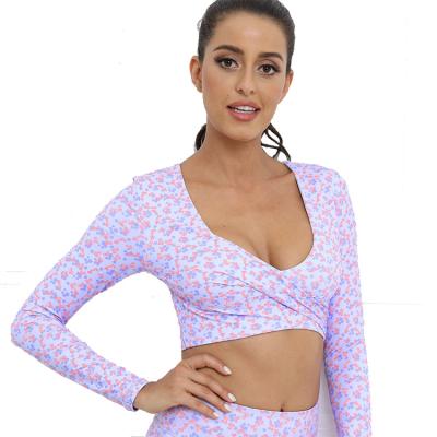 China 2022 Fitness Viable Yoga Suit With Print Breathable V-Neckline Yoga Blazer Long Running Double Sleeve Cross Pleated Top for sale