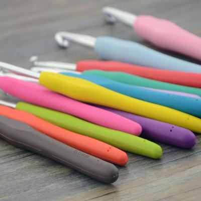 China 9pcs Crochet Hook Sets 2-6mm Soft Handle Aluminum Knitting Needles Weaving Crochet Needles DIY Knitting Tools Mix Size for sale