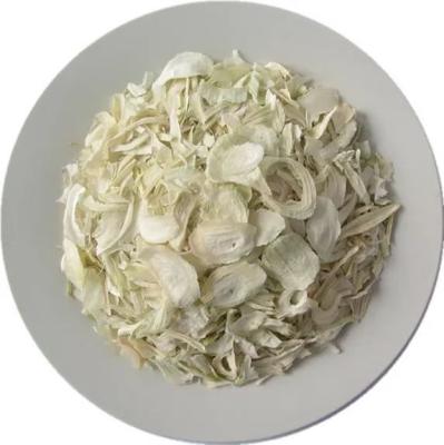 China Dried onion flake dehydrated chinese  onion flake sale to Europoe for sale