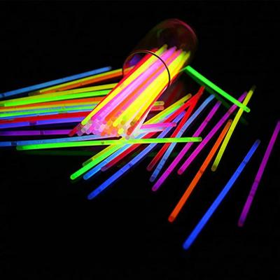 China Hot Sale Eco-friendly Disposable 100 Mixed Customized Light Stick Party Pack Glow Sticks for sale