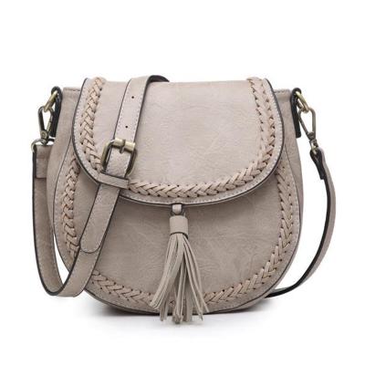 China Retro PU Vintage Rivet Flip Crossbody Bag Pu Handbag Women Simple Weaving Messenger Bag for sale