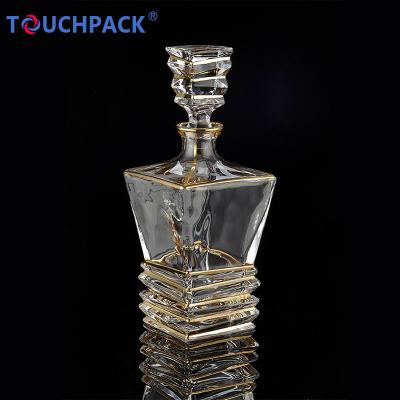 China New Classic / Postmodern High End Gift Box Whiskey Packing Glass Decanter With Gold Rim for sale