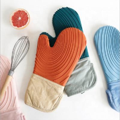 China Oven Stunning Heat Resistance Waterproof Silicone Oven Mitts With Cotton Inner Layer For Grilling Cooking BBQ Grilling for sale