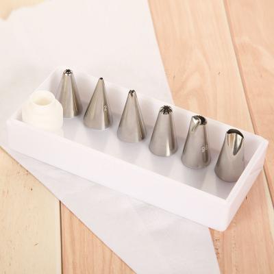 China Disposable Amazing Decorating Icing Set with White Pastry Bag and 8pcs Metal Icing Tips for Housewives Kitchen Cake Bakeware Baking for sale