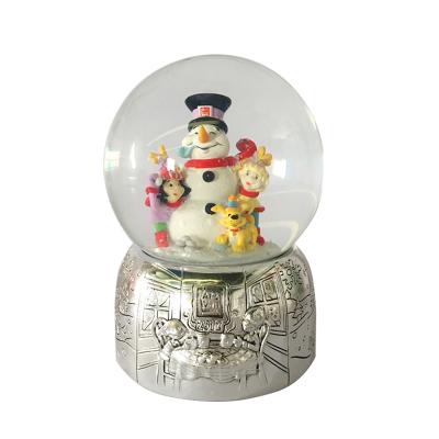 China USA Christmas Gift Snowflake Snowman Design Color Resin Metallic Snow Globe for sale