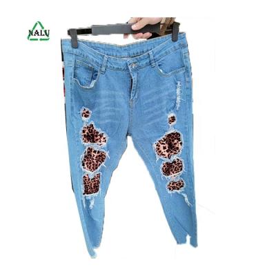 China All kind factory wholesale kind clothing second hand clothing LADIES JEANS PANTS packs used clothes used handbags Korea used clothes for sale