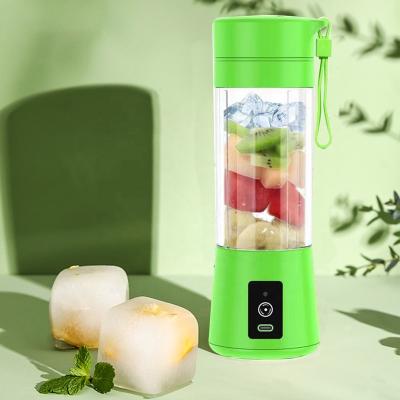 China Fashionable Hotel Top Quality Vitamin Nutrition Quickly Crush Fruit Carry Smart Mini Juicer Easy for sale