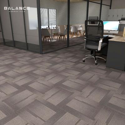 China Pile Weight 520g/sqm Modern Style PP Material Washable Carpet Tiles for Office Project for sale