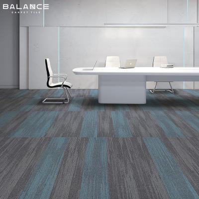 China MACHINE MADE Striped Stock 100% Nylon PVC Conferência de apoio acústico 50x50 Carpet Tiles à venda