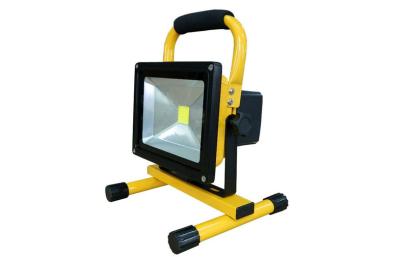 China Larga vida recargable al aire libre de la prenda impermeable del reflector 60Hz IP65 de 50W LED con almacenamiento de la batería 5hours en venta