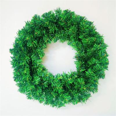 China Customs Fine Decorations High Standard Durable Material Christmas Decorative Handmade Workmanship Round Christmas Wreaths for sale