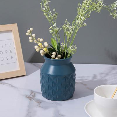 China Durable Material New Arrival Low MOQ Busto Vase Ornament Standing Planter Nordic Creative Wholesale Jar Plastic Vases for sale