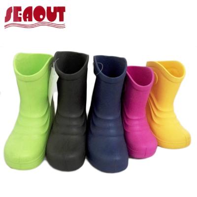 China Very light and comfortable no smell anti-skidding 2016 hot sale comfortable colorful EVA rain boots for men lady and kid for sale