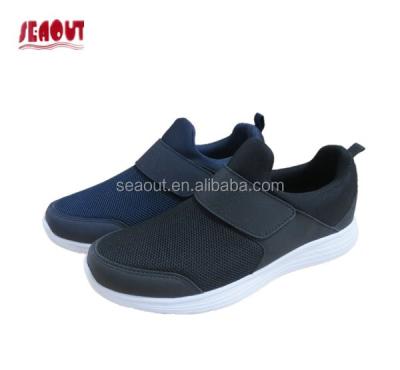 China EVA 2018 men's simple and comfortable cheap sneakers and lightweight sports shoes for sale