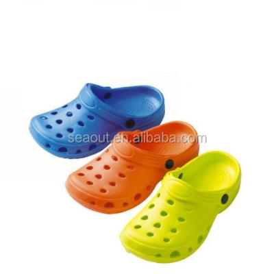 China Breathable Holeless EVA Slip On Candy Color Clogs Garden Slippers for sale