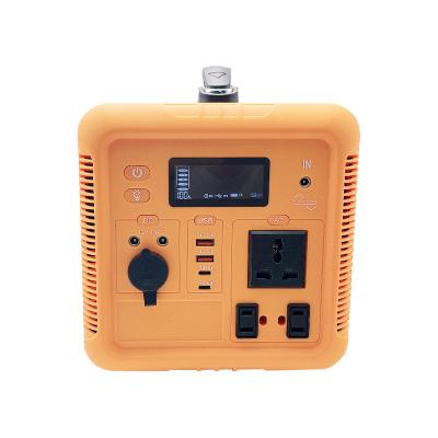 China Type C 700w Lifepo4 2000 Times Cycles Battery Generators With Solar Panel Charging Portable Power Station for sale