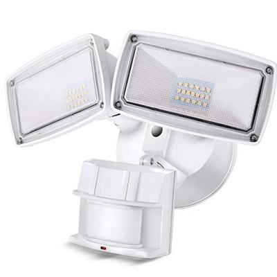 China ETL DLC Certification Outdoor IP65 28W 2-Head LED Security Motion Sensor Activated Flood Light for sale