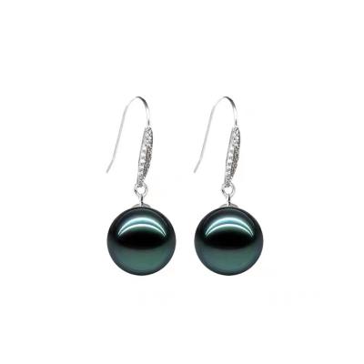 China Cute Artificial Tahitian Black Pearl Earrings S925 Peacock Green Pearl Silver Plated Earrings 12mm for sale