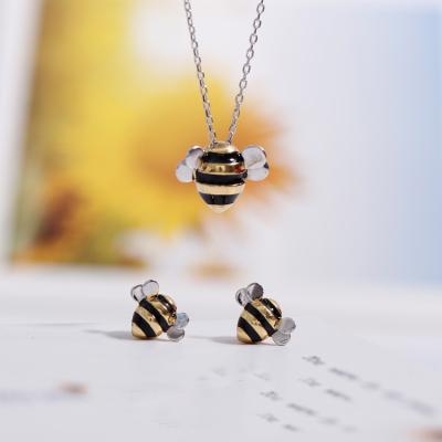 China New FASHIONABLE Cute Little Bee Necklace and Crystal Pendant Necklace New Cute Bee Necklaces for sale