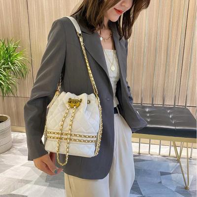 China PU Chain Bucket Bag Factory Wholesale Designer Handbags Famous Brands Stitched Women OEM PU Chain Bucket Bag for sale