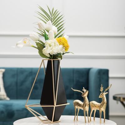 China Transitional Vase Nordic Ceramic Design Black Metal Stand Frame Metal Stand Creative Lightweight Luxury Vase for sale