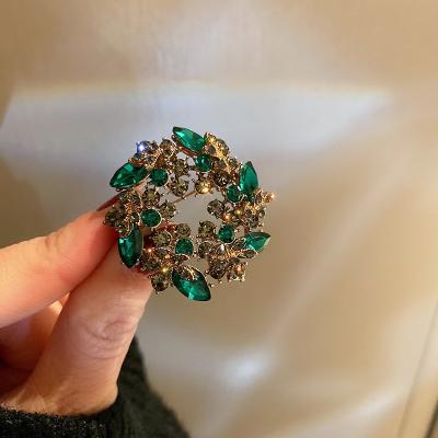 China ALLIAGE Vintage Brooch High Quality Brand Feel Green Diamond Crystal Flower Leaves Brooch Trendy Designer Jewelry for sale