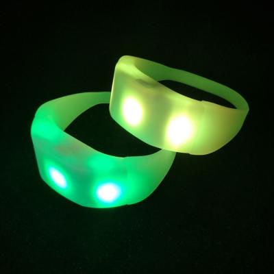 China Concerts And Small Parties RGB Colors Custom Radio / Rfid Control Led Glow Bracelet , Wireless Controlled Led Slap Bracelets for sale