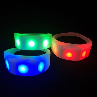 China Concerts And Parties Custom Small Concert RFID Wireless Remote Controlled Radio LED Wristband Silicone Led Wristband for sale