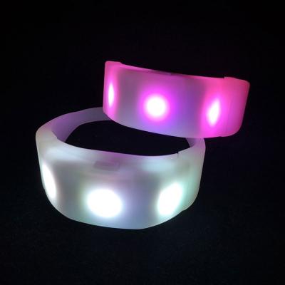 China Concerts and Lighting Small Parties Decor Glow Silicone LED Wristband Wristband Control DMX Remote Concert Party Light for sale