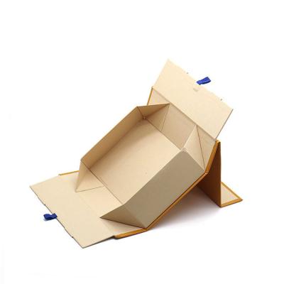 China Custom Materials Luxury Paper Luxury Paper Magnet Gift Box Recycled Collapsible Collapsible Clothing Apparel Packaging Magnetic Box for sale