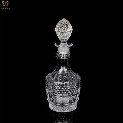 China Restaurants Appliance Engraving Bottle Glass Round Shaped Bourbon Scotch Whiskey Wine Crystal Glass Decanter for sale