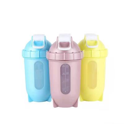 China Sustainable New Design 600ml Fashionable Plastic Sports Bottle Protein Shaker With See Through Window for sale