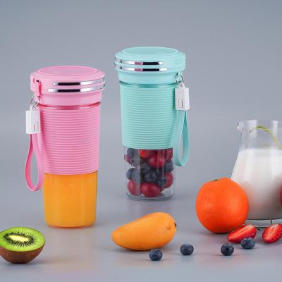 China Amazon Car Mini Juicer Machine Bestselling Portable Blender Loading Automatic Blender Juicer for sale