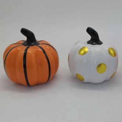 China Home Decoration Ceramic Halloween Pumpkin For Home Or Garden Decoration With Gold Decal for sale