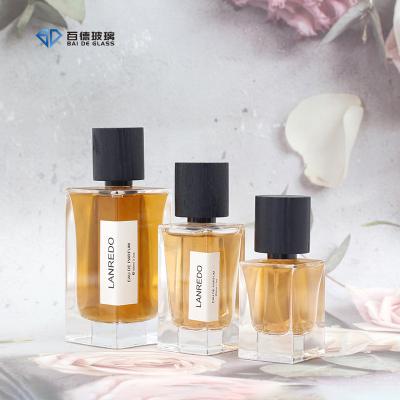 China Cosmetic BAIDE In stock luxury 30ml 50ml 100ml  clear square empty glass perfume spray  bottles  with wooden lid for sale