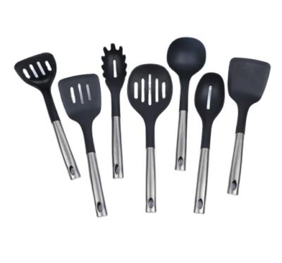 China Kitchen Utensils Nylon Kitchenware Viable 7 Pcs Tool Kit With Large Soft Handle Grooved Turner Spatula Pocket Spoon Pasta Rake for sale