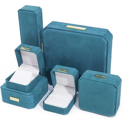 China Peacock Blue Soft Velvet Jewelry Box Organizer Custom Jewelry Box Sets Embalagem à venda