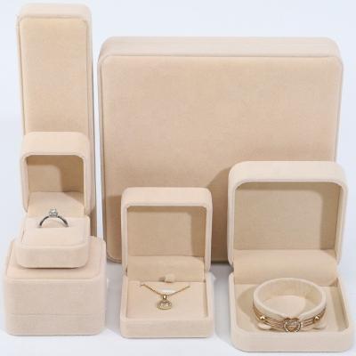 China Khaki-Schmuck aus schlankem Samt Leere Schmuckgeschenk-Boxen Luxus-Verpackungskiste für Schmuck zu verkaufen