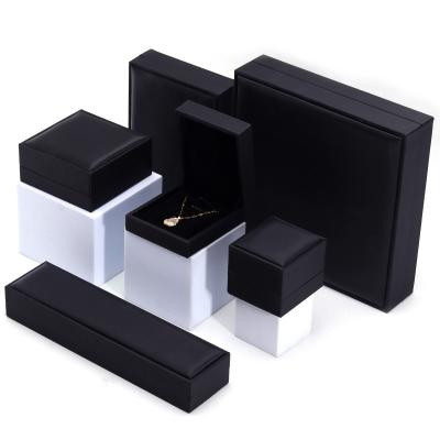 China OEM Grain Textured Noble Luxury PU Leather Jewelry Box Case For Storage Packaging for sale