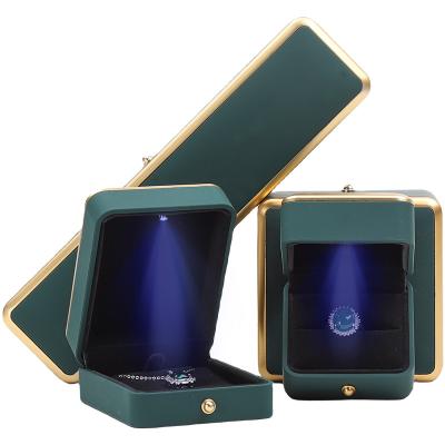 Chine OEM Rectangle LED Jewelry Box Eco Friendly Pour le bracelet Collier Boucles d'oreilles Bague d'emballage à vendre