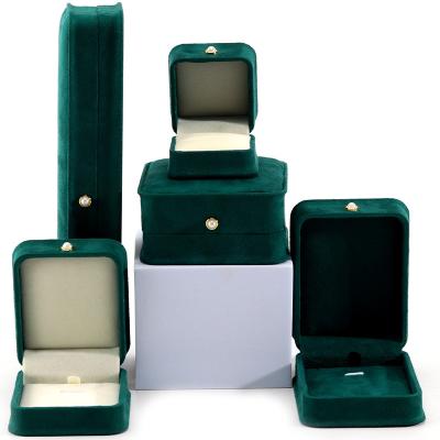 China 9*9*4.5cm Green Velvet Ring Jewelry Box for Customized Bracelet Earrings Packaging for sale