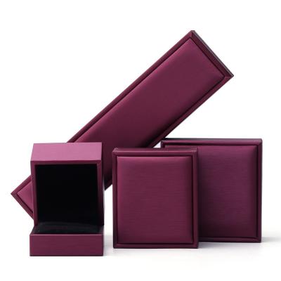 China Custom Luxury Velvet Jewelry Packaging Box with Purple PU Leather from Hanhong for sale