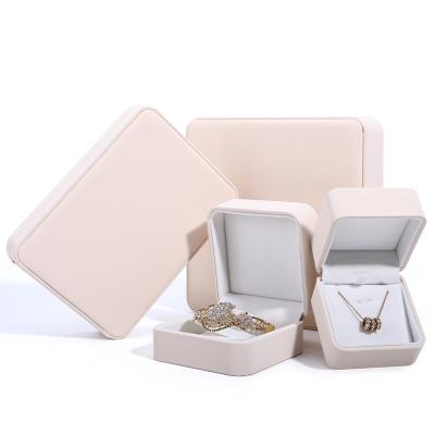 China Caja de embalaje de collar de lujo personalizado con cuero de PU blanco y revestimiento de terciopelo Contacte con nosotros en venta