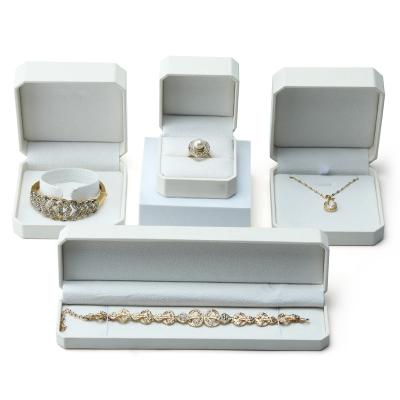 China Hanhong Jewelry Package for Earrings Bracelet Storage Box in White Leather 10*10*5cm for sale