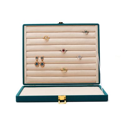 China Caja de almacenamiento de joyas portátiles con pendientes verdes personalizadas Caja de pendientes de viaje en venta