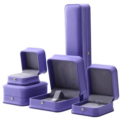 China Caçador de olhos Purple Soft Velvet Jewelry Storage Box Pacote para Pendente de Anel à venda