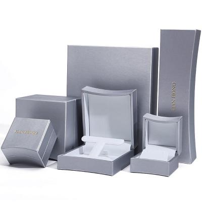 China Silver Captivating Arc-Shaped PU Leather Jewelry Box Luxury Storage Packaging for sale