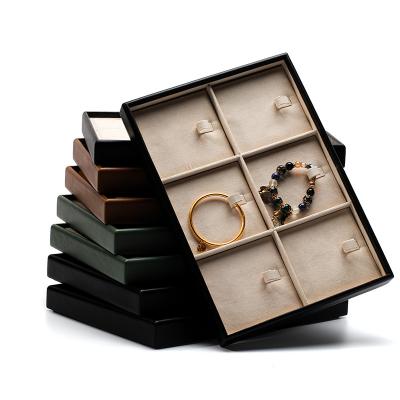 China Grote capaciteit Praktische PU leder sieraden expositie rekwisieten Luxe display tray Te koop