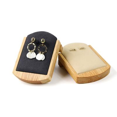 China OEM Discreet Wooden Earrings Display Holder Jewelry Pendant Exhibition Props for sale